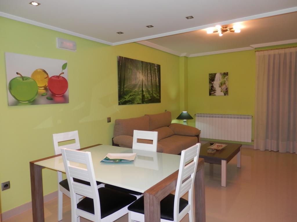 Apartamentos Monte Hernanz Riaza Eksteriør billede